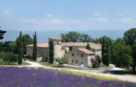 G&icirc;te n&deg;84G2015 Apt - Vaucluse - MAS DES VIEILLES TOURETTES vue g&eacute;n&eacute;rale