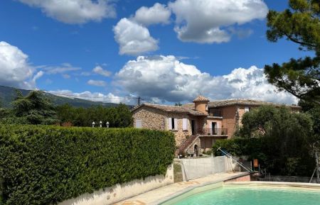 G&icirc;te n&deg;84G2052 B&eacute;doin - Vaucluse - Piscine 14 X 8