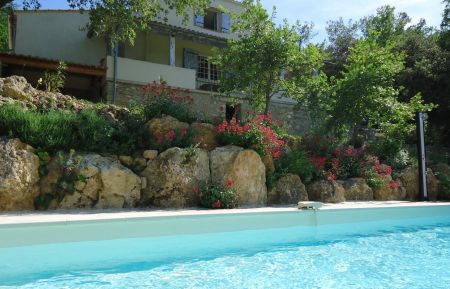 Cette maison a pour vocation de faire vivre avec grâce ceux qui viennent y chercher le repos, le calme et la détente. Gîte n°84G2157 Vaison-la-Romaine - Vaucluse - Cette maison a pour vocation de faire vivre avec grâce ceux qui viennent y chercher le repos, le calme et la détente.
