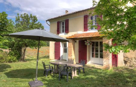 G&icirc;te n&deg;84G2168 La Tour-d'Aigues - Vaucluse - photo