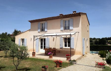 G&icirc;te n&deg;84G2646 La Tour-d'Aigues - Vaucluse - Facades orient&eacute;es au sud