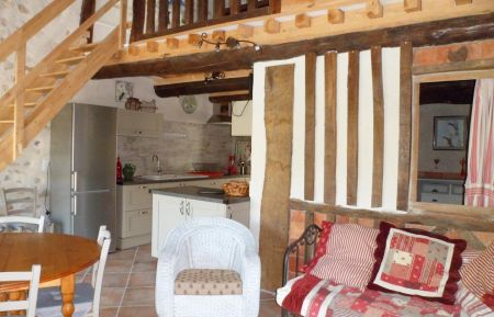 G&icirc;te n&deg;84G2932 B&eacute;doin - Vaucluse - Salle &agrave; manger/salon
