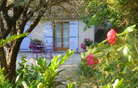 G&icirc;te n&deg;84G2961 Suzette - Vaucluse - Airiale