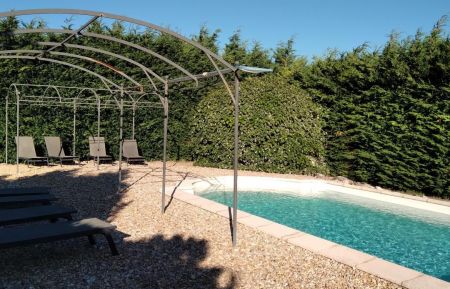 G&icirc;te n&deg;84G3741 Le Barroux - Vaucluse - photo