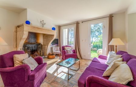 G&icirc;te n&deg;84G740 Ch&acirc;teauneuf-du-Pape - Vaucluse - salon 