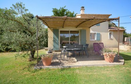 G&icirc;te n&deg;84G925 Pernes-les-Fontaines - Vaucluse - photo