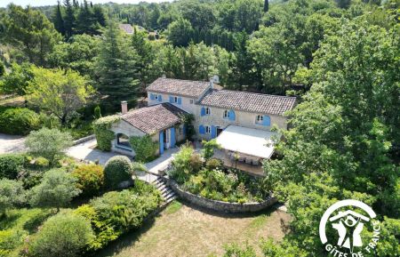 G&icirc;te n&deg;84G4357 Bonnieux - Vaucluse - photo