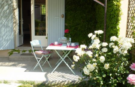 G&icirc;te n&deg;84G2887 Cabri&egrave;res-d'Avignon - Vaucluse - photo