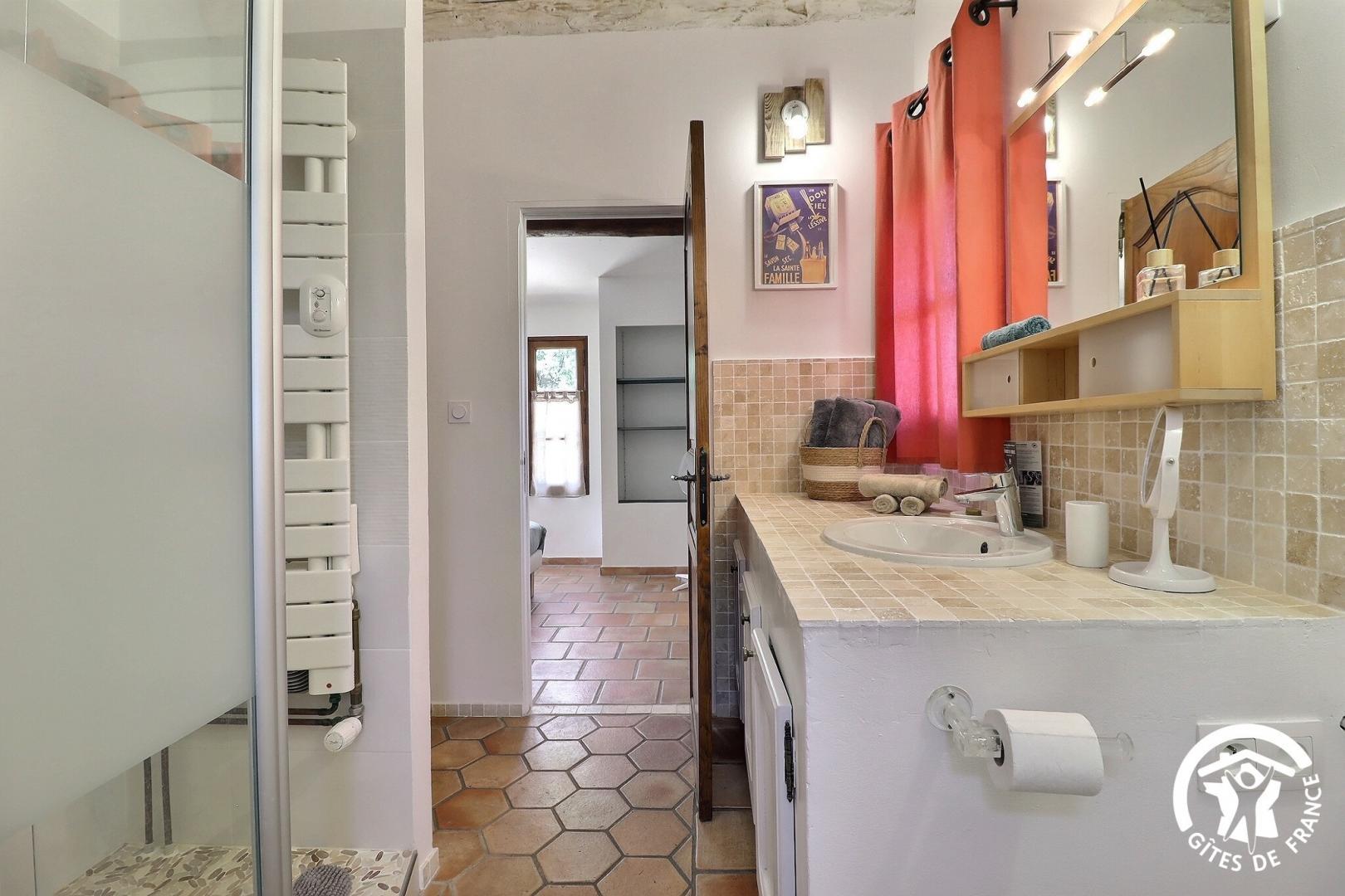 Les Chambres du Luberon, la salle d'eau de la Chambre Luberon photo 22