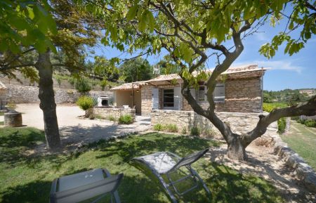 G&icirc;te n&deg;84G2318 Murs - Vaucluse - photo