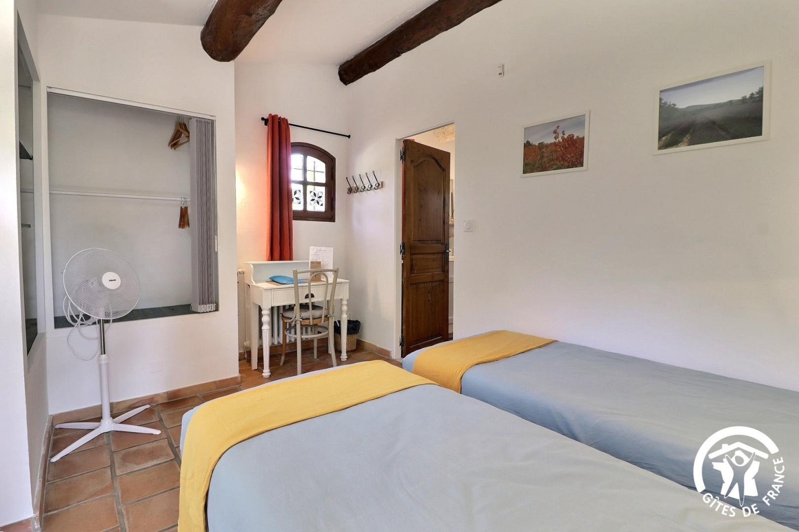 Les Chambres du Luberon, un espace nuit en lits séparés ou jumelables ! photo 19