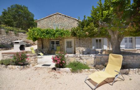 G&icirc;te n&deg;84G2328 Murs - Vaucluse - photo