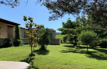 G&icirc;te n&deg;84G4365 La Tour-d'Aigues - Vaucluse - photo