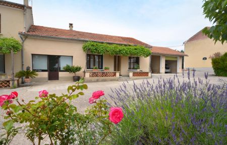 G&icirc;te n&deg;84G2220 Lagnes - Vaucluse - photo