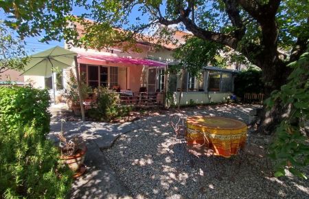 G&icirc;te n&deg;84G3765 Pernes-les-Fontaines - Vaucluse - Ext&eacute;rieur