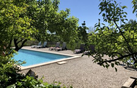 Chambre d'h&ocirc;tes n&deg;84G1548 Pernes-les-Fontaines - Vaucluse - La piscine, la campagne.....et vous.