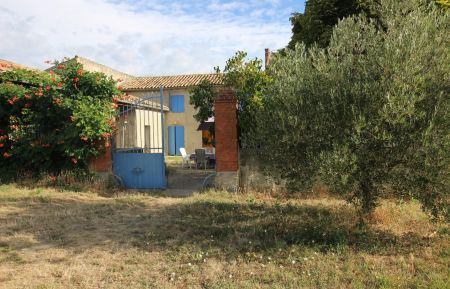 G&icirc;te n&deg;84G2362 Roaix - Vaucluse - Ecrin de verdure au coeur des vignes