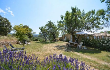 G&icirc;te n&deg;84G3462 Saint-Saturnin-l&egrave;s-Apt - Vaucluse - photoEte