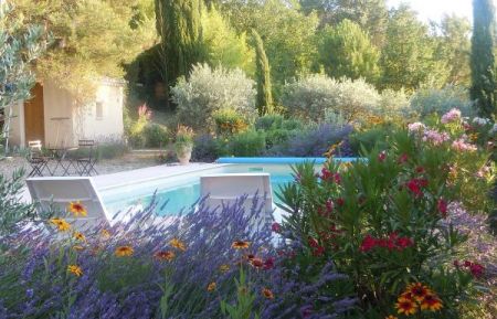 G&icirc;te n&deg;84G805 Mazan - Vaucluse - Jardin